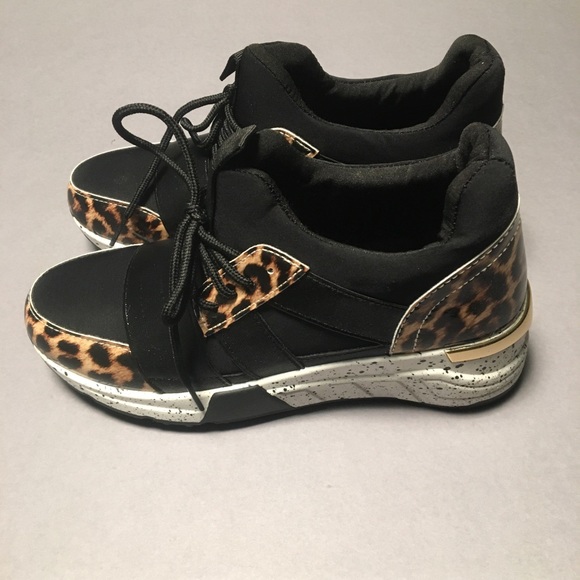 NWOT Kayleen brand black leopard print sneaker size 8. - Picture 2 of 3